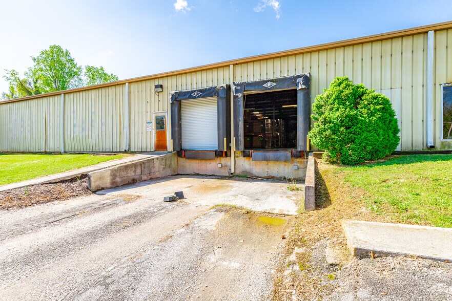 More Photos Of 1129 S Chattanooga St, LaFayette Warehouse For Sale