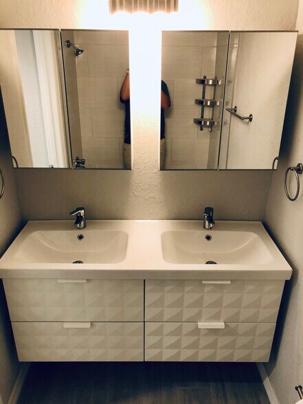 More Photos Of 115 112th Ave NE, Saint Petersburg Specialty For Sale