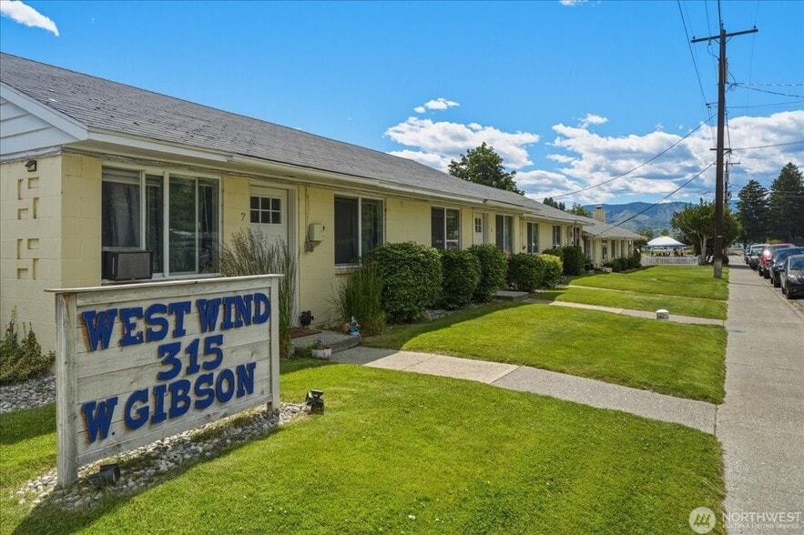 More Photos Of 315 W Gibson AVE, Chelan Apartments For Sale