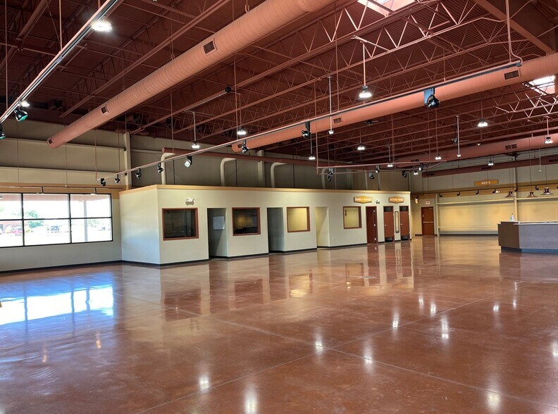 More Photos Of 131 S Soangetaha Rd, Galesburg Auto Dealership For Sale