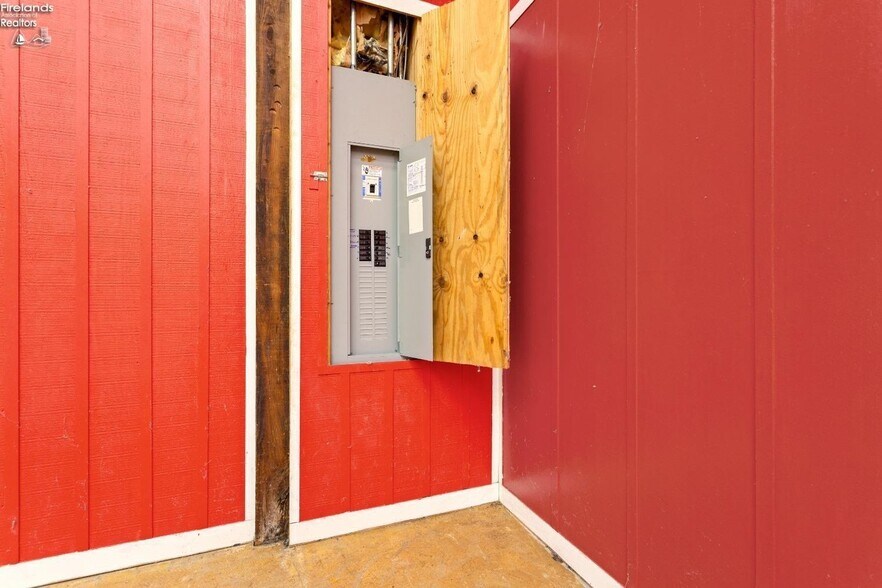 More Photos Of 46400 Telegraph Rd, Amherst Freestanding For Sale