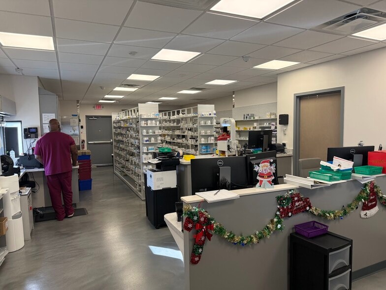 More Photos Of 1536 S Pine Ave, Ocala Fast Food For Lease