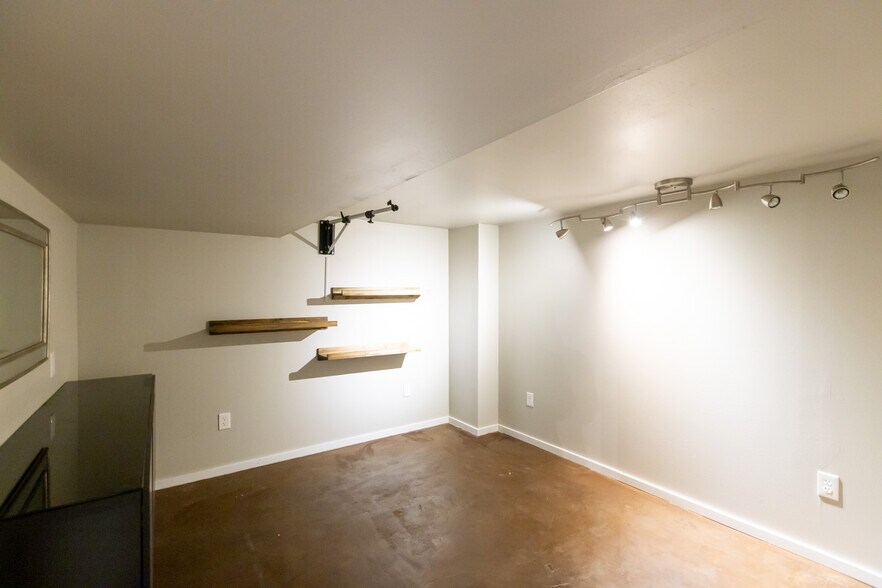 More Photos Of 1215 B St, Hood River Office For Sale