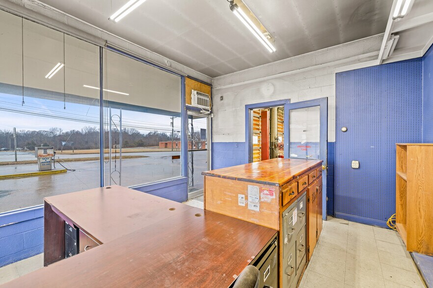 More Photos Of 16855 Oak St, Dillwyn Service For Sale