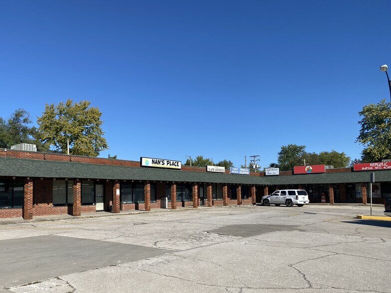 More Photos Of 201 US Highway 60 W, Republic General Retail For Lease