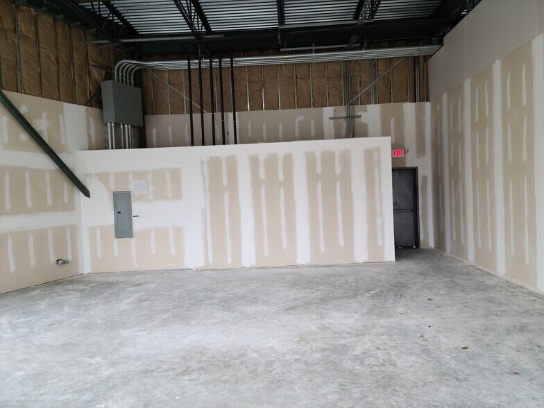 More Photos Of 937 State St, Bridgeport Storefront For Lease