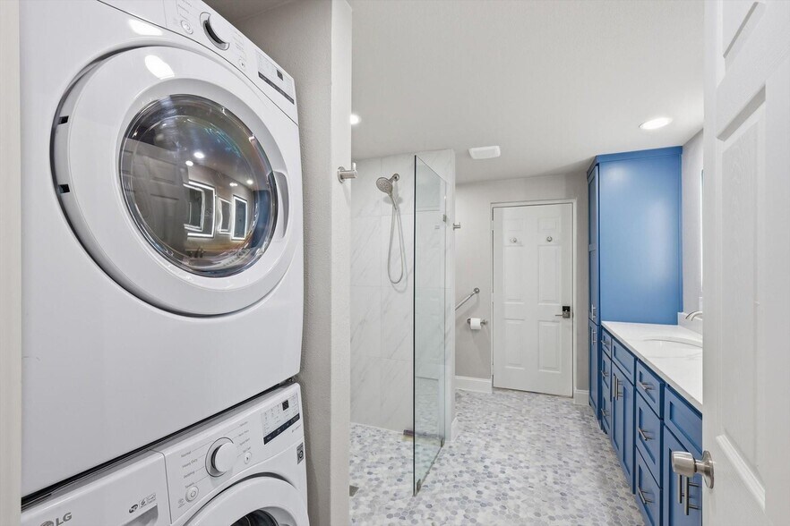 More Photos Of 10115 General Bond Ct, McKinney Airplane Hangar For Sale