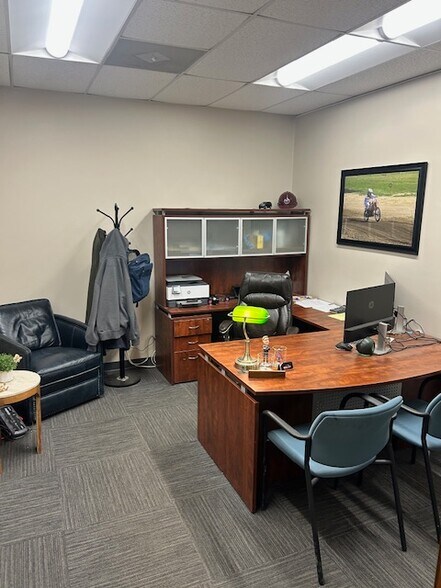 More Photos Of 4135-4139 Twill Valley Ct, Saint Peters Warehouse For Lease