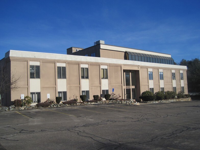 More Photos Of 910 Boston Post Rd E, Marlborough Office For Lease