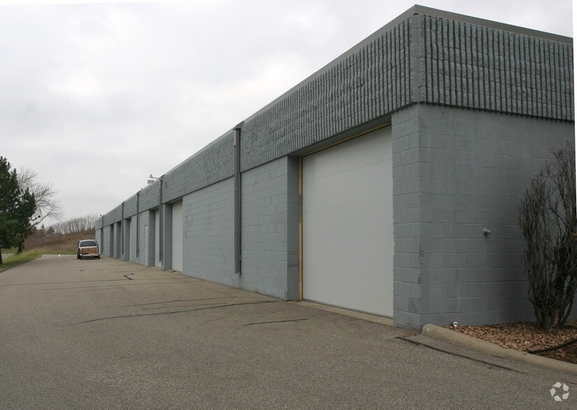 More Photos Of 6820-6848 Washington Ave S, Eden Prairie Showroom For Lease