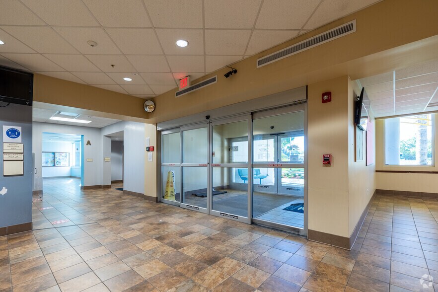 More Photos Of 2814 14th Ave SE, Ruskin Healthcare For Sale