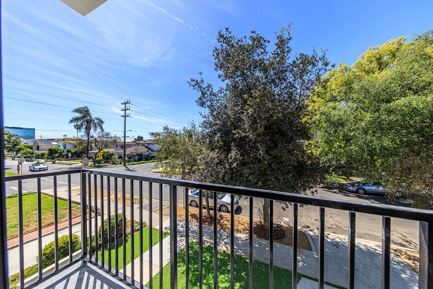 More Photos Of 1954-1958 Purdue Ave, Los Angeles Apartments For Sale
