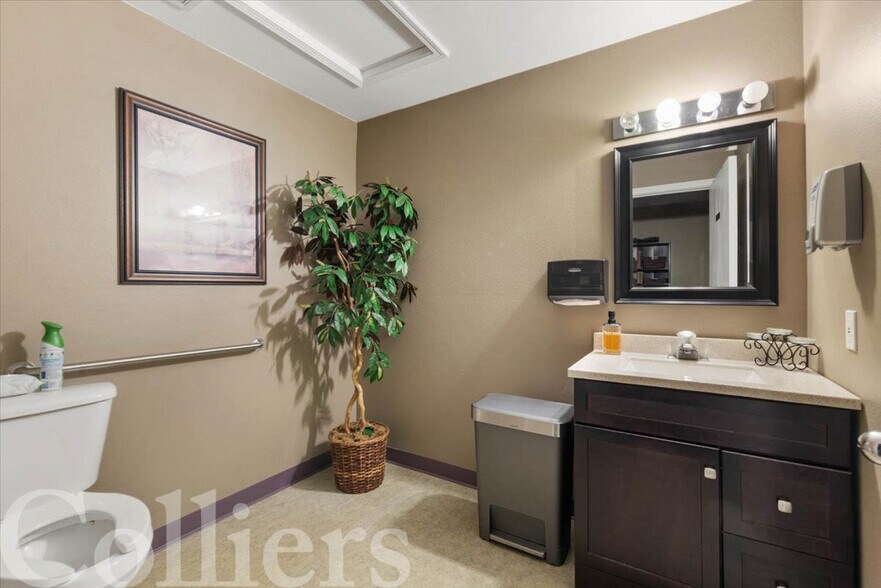 More Photos Of 50 Broadway Ave, Boise Medical For Sale