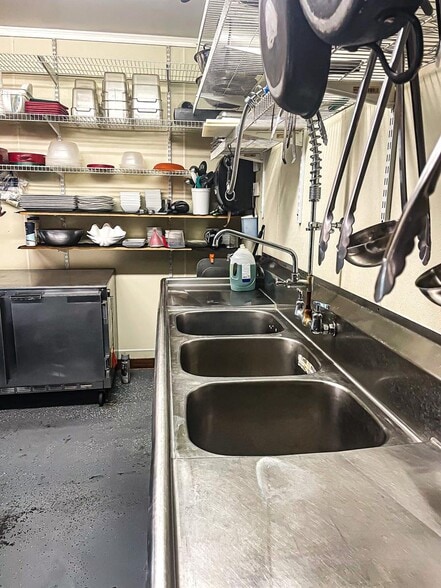 More Photos Of 9104 Starling Creek Rd, Saxis Restaurant For Sale