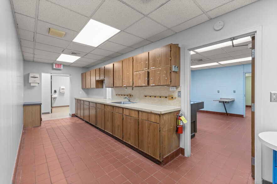 More Photos Of 435 Sumpter rd, Belleville Hospital For Sale