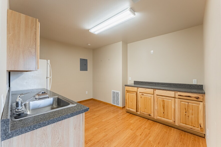 More Photos Of 914 Citadel Dr, Everson Office Residential For Lease