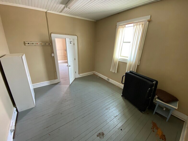 More Photos Of 121 S Henderson St, Rusk Restaurant For Sale
