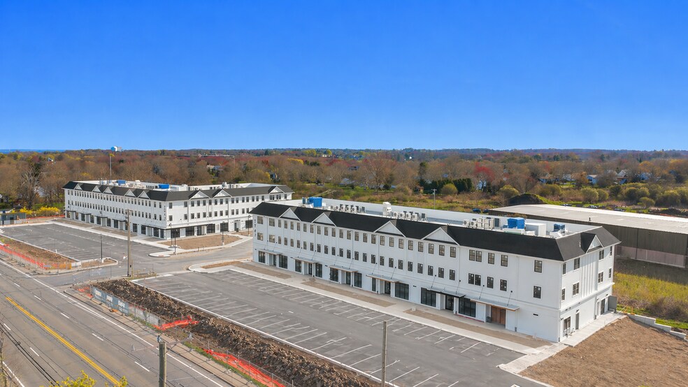 More Photos Of 1747 W Main Rd, Middletown Apartments For Lease