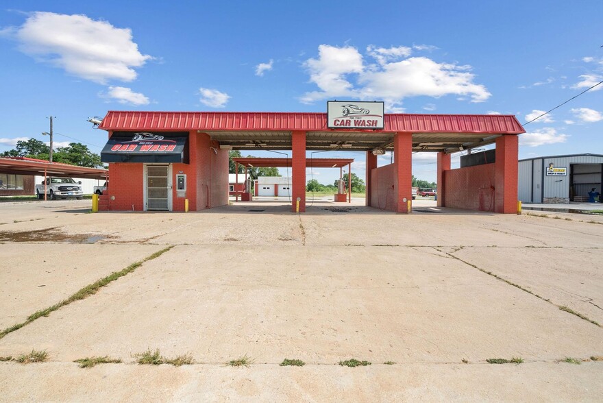 Primary Photo Of 929 E Main St, Eastland Carwash For Sale