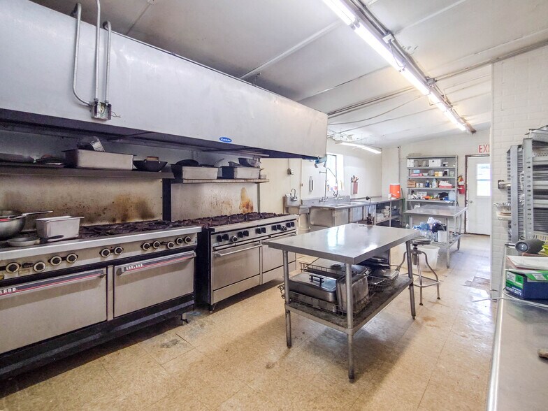 More Photos Of 445 W Maple St, Slater General Retail For Sale