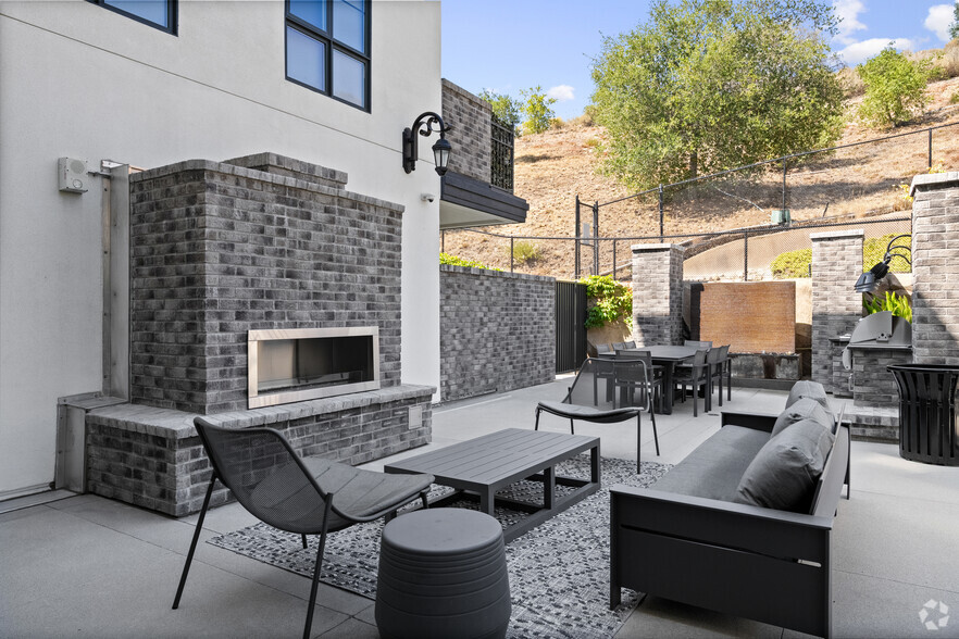 More Photos Of 1710 E Thousand Oaks Blvd, Thousand Oaks Apartments For Lease