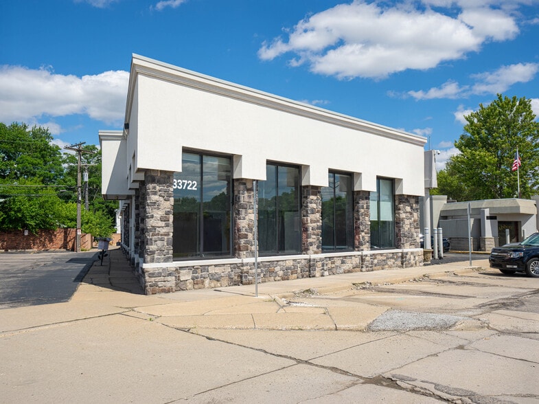 Primary Photo Of 33722 Woodward Ave, Birmingham Medical For Sale