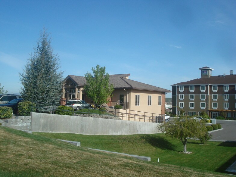 More Photos Of 7139 W Hood Pl, Kennewick Office For Lease