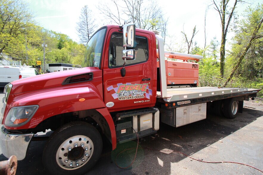 More Photos Of 420 Rodi Rd, Pittsburgh Auto Repair For Sale