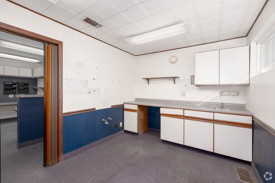 More Photos Of 50 N Center St, East Alton Medical For Sale