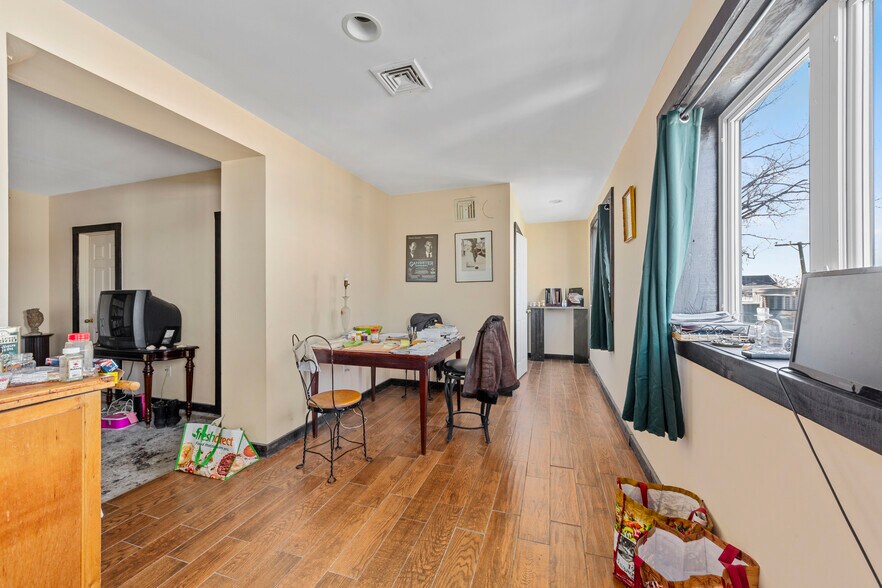 More Photos Of 14-07 113th St, College Point Research And Development For Lease