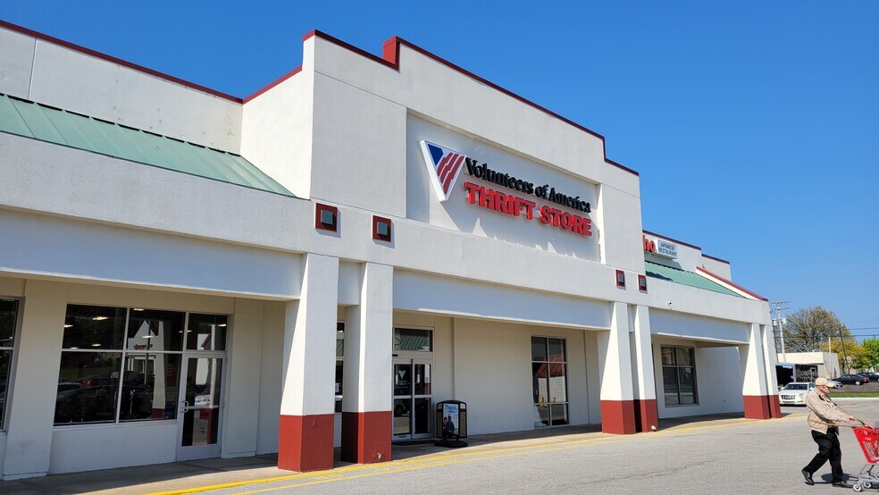 More Photos Of 35101 Euclid Ave, Willoughby Unknown For Lease