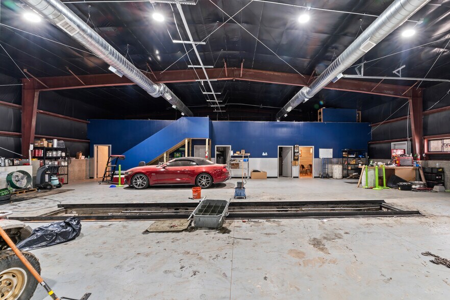 More Photos Of 814 SE Sunnyside School Rd, Blue Springs Warehouse For Sale