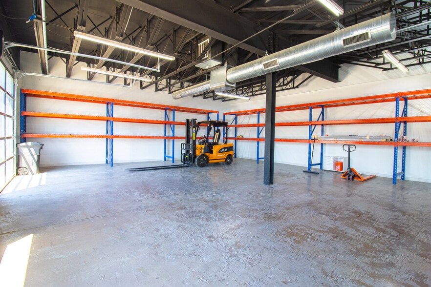 More Photos Of 183 Cole St, Dallas Showroom For Lease