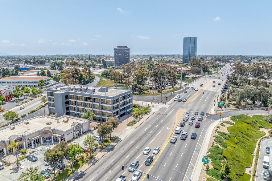 More Photos Of 2500 E Vineyard Ave, Oxnard Loft Creative Space For Sale