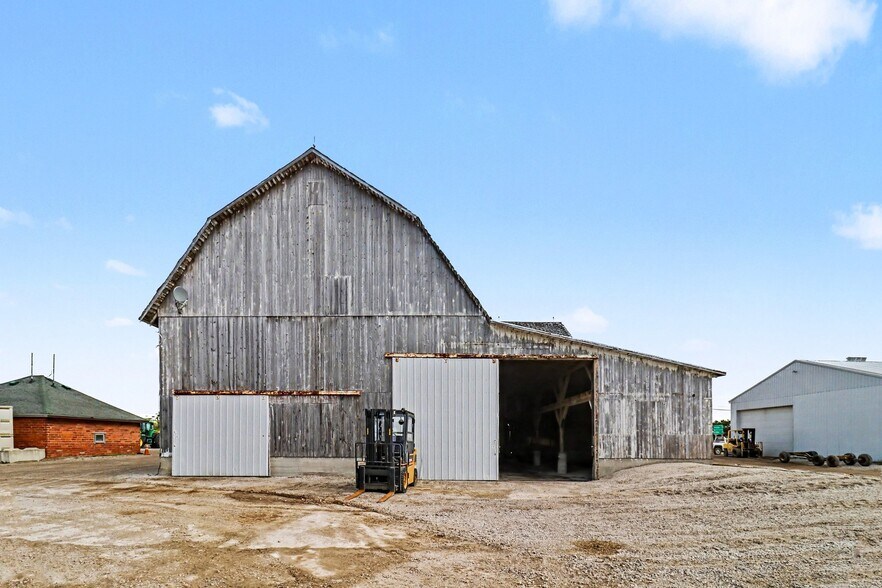 More Photos Of 4685 W US Route 20, Gibsonburg Light Distribution For Sale