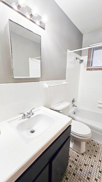 More Photos Of 1621 G St, Lincoln Apartments For Sale