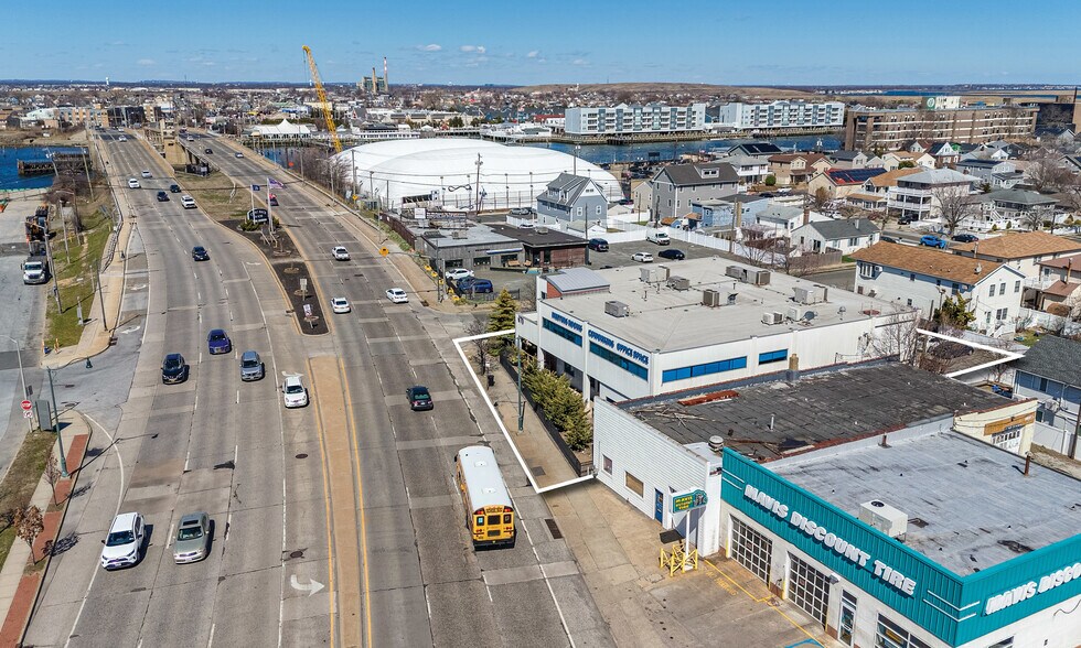 More Photos Of 670 Long Beach Blvd, Long Beach Loft Creative Space For Sale