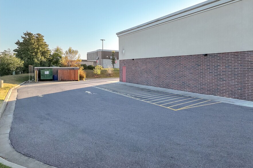 More Photos Of 2200 Interstate Dr, Opelika Auto Repair For Sale