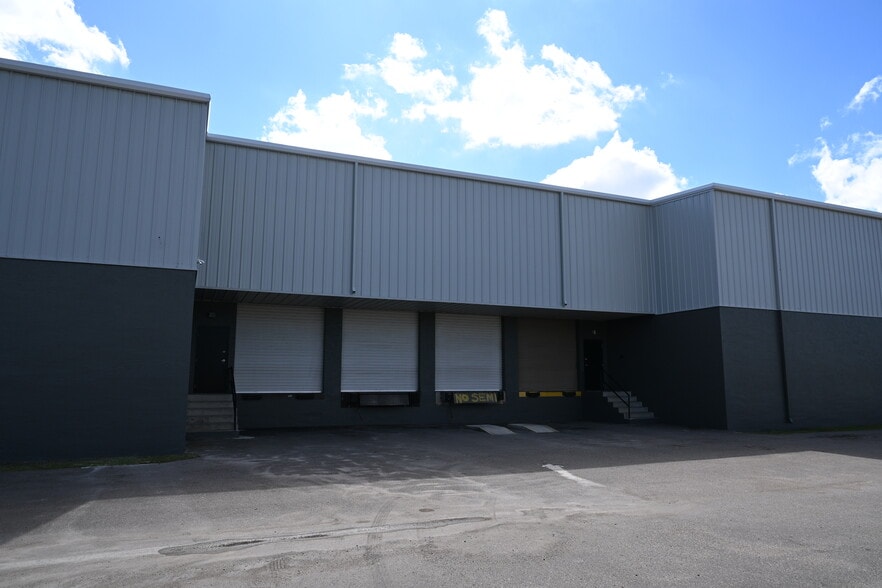 More Photos Of 6211 Anderson Rd, Tampa Warehouse For Lease