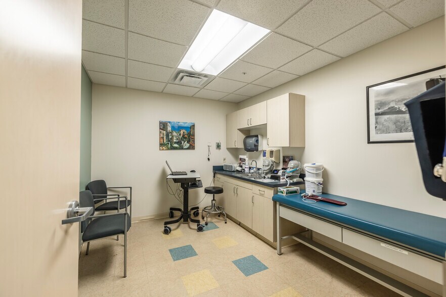 More Photos Of 195 Parrish St, Canandaigua Medical For Lease