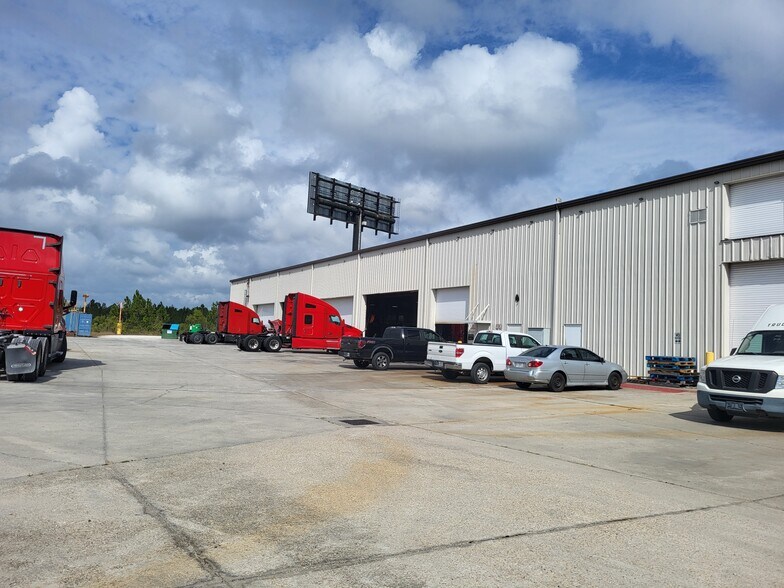 More Photos Of 9140 Canal Rd, Gulfport Light Distribution For Sale