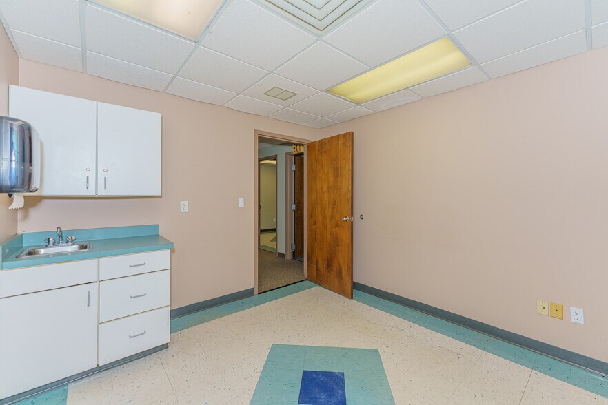 More Photos Of 961-963 State Route 146, Clifton Park Medical For Lease