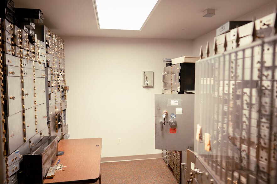 More Photos Of 2802 N Lafayette Rd, Indianapolis Unknown For Lease