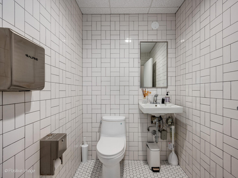 More Photos Of 435 W Erie St, Chicago Apartments For Sale