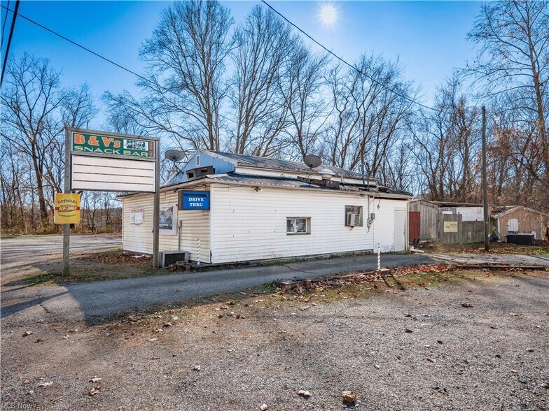 More Photos Of 612 S State St, Crooksville Bar For Sale