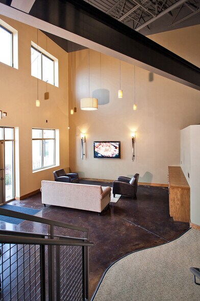 More Photos Of 434 Hale Ave N, Oakdale Office For Lease