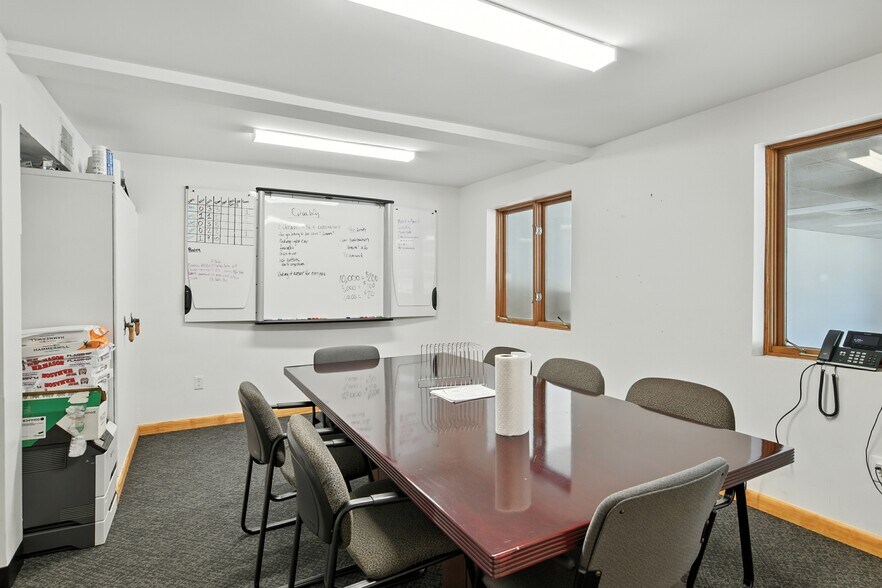 More Photos Of 48 Damon Rd, Northampton Auto Dealership For Lease