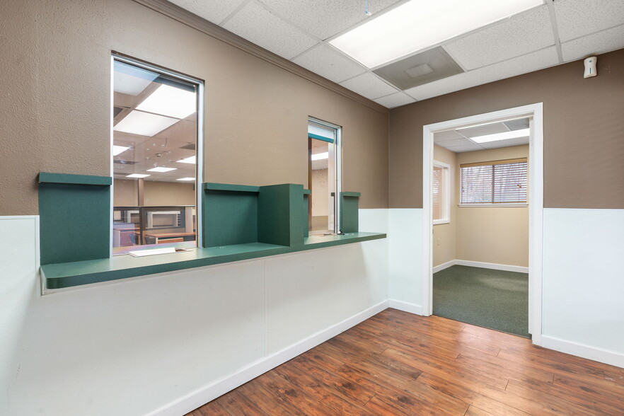More Photos Of 2200 Sciaaca Rd, Spring Office For Sale