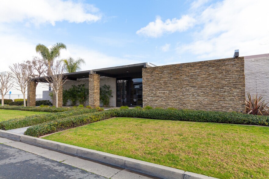 More Photos Of 1803-1811 Carnegie Ave, Santa Ana Unknown For Lease