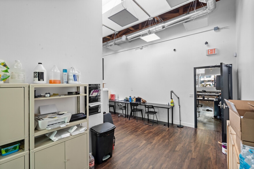 More Photos Of 2144-2146 Colorado Blvd, Los Angeles Restaurant For Lease